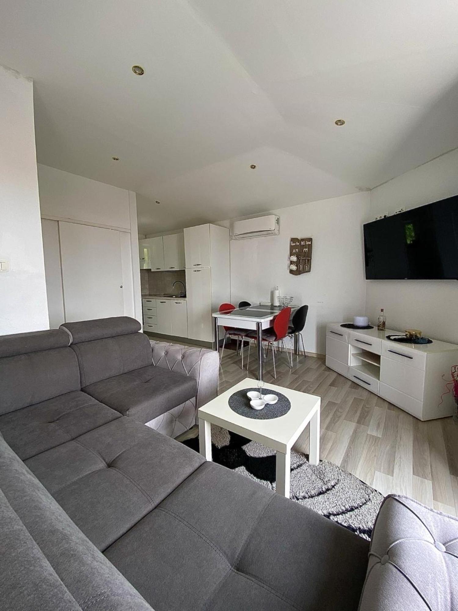 Apartments Ema Lovran Exterior photo